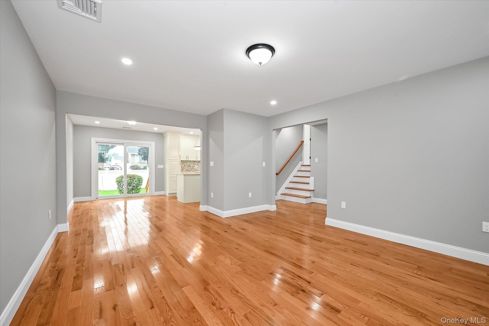 226 Vincent Drive Property Photo 3
