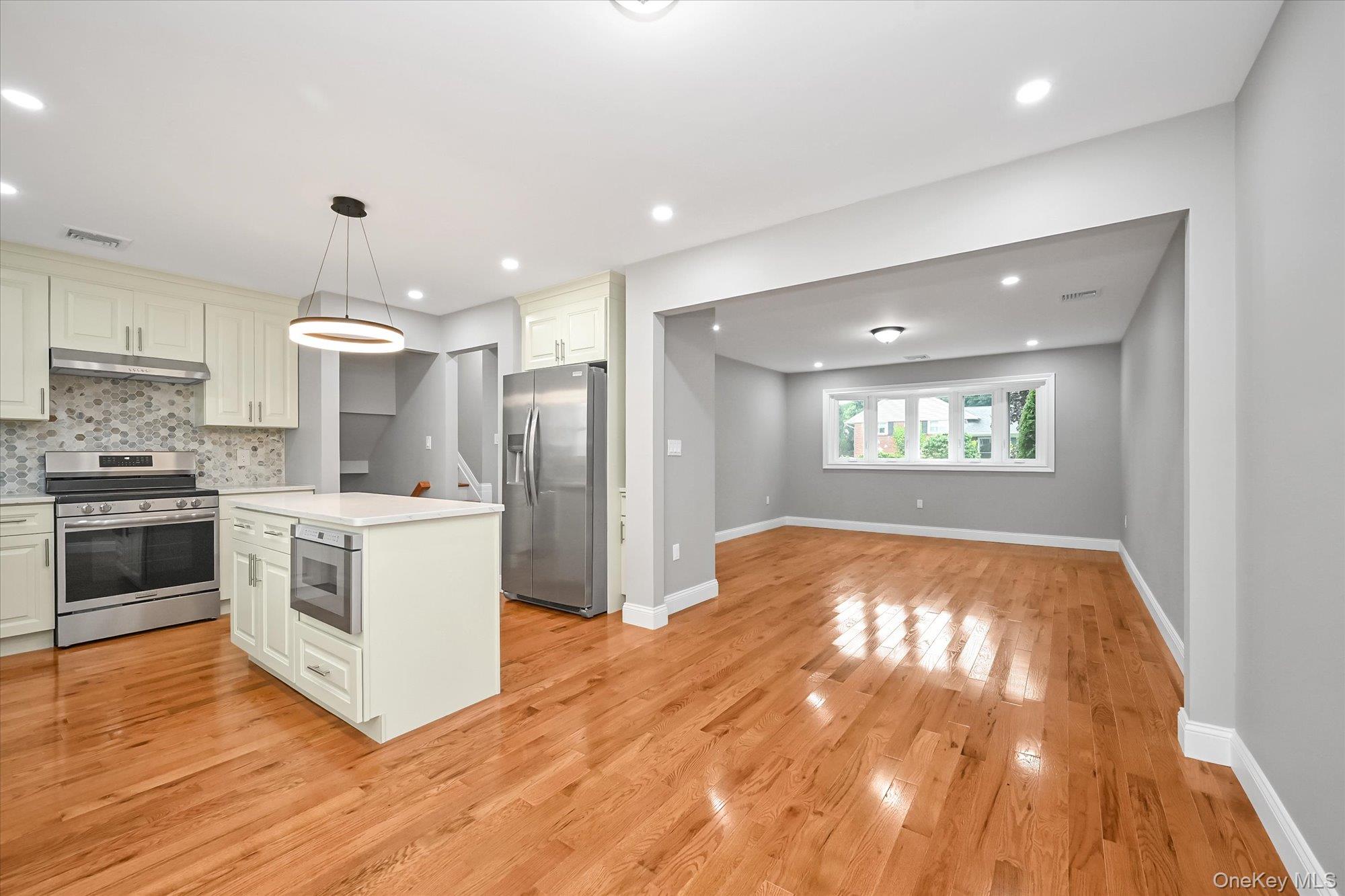 226 Vincent Drive Property Photo 4