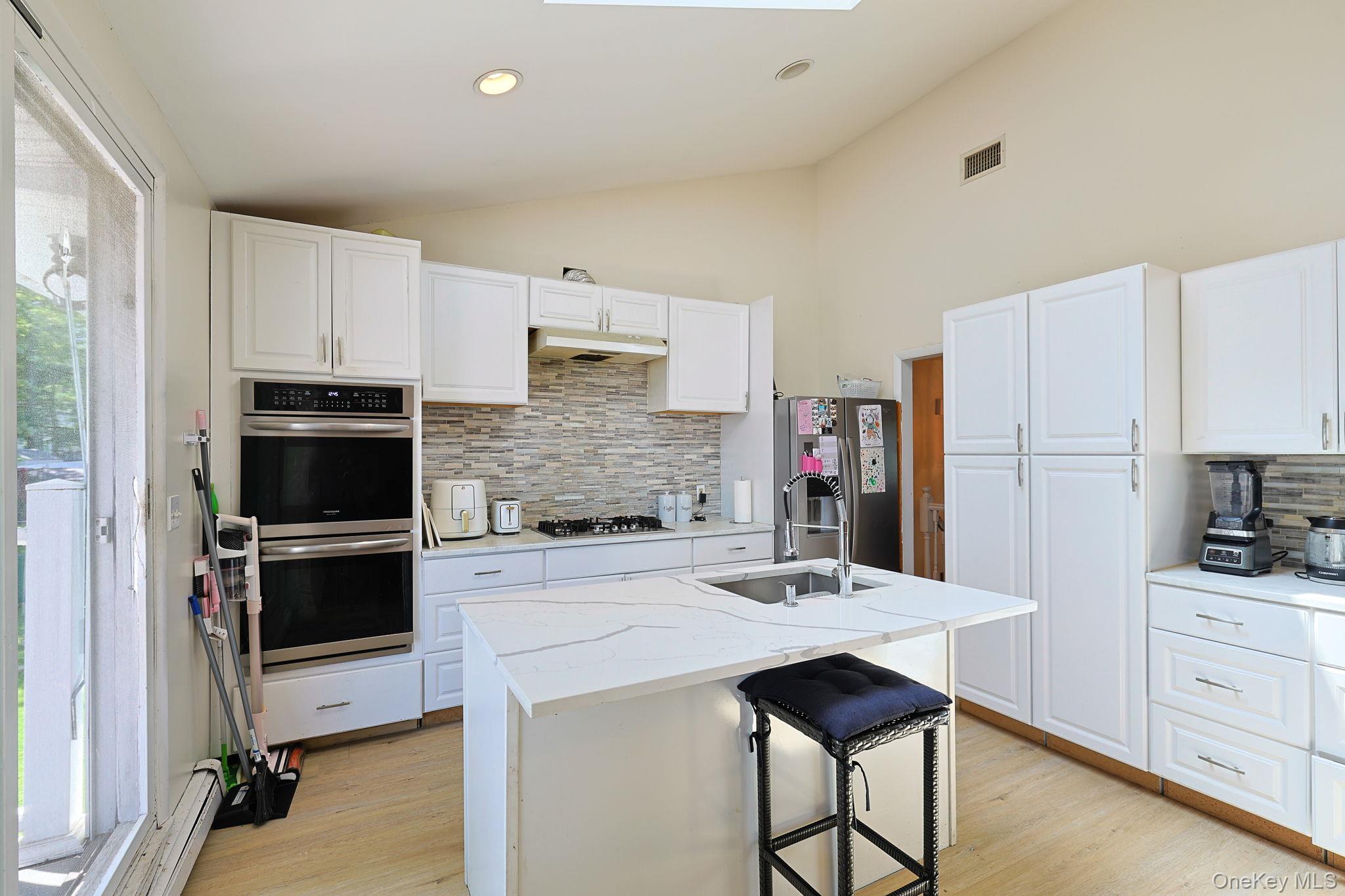 8 Pine Street Property Photo 12