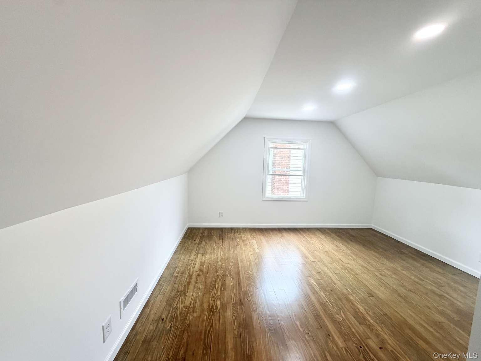 20 Iris Avenue Property Photo 14