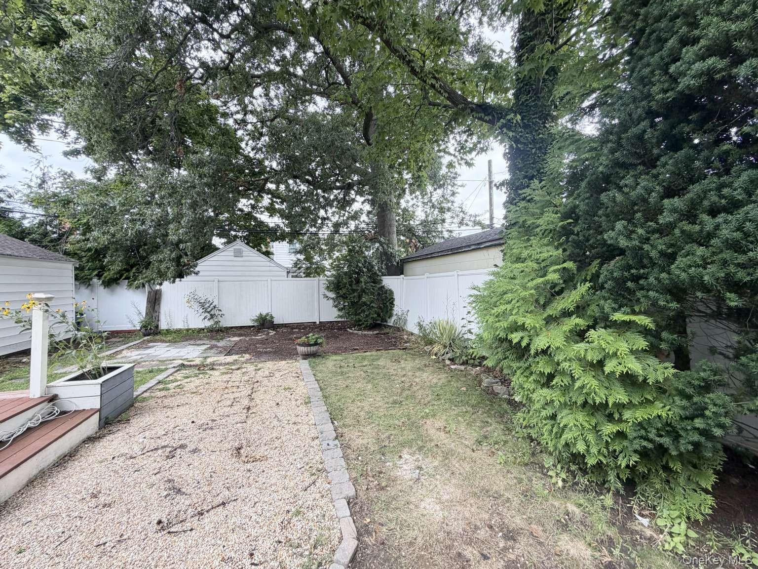 20 Iris Avenue Property Photo 17