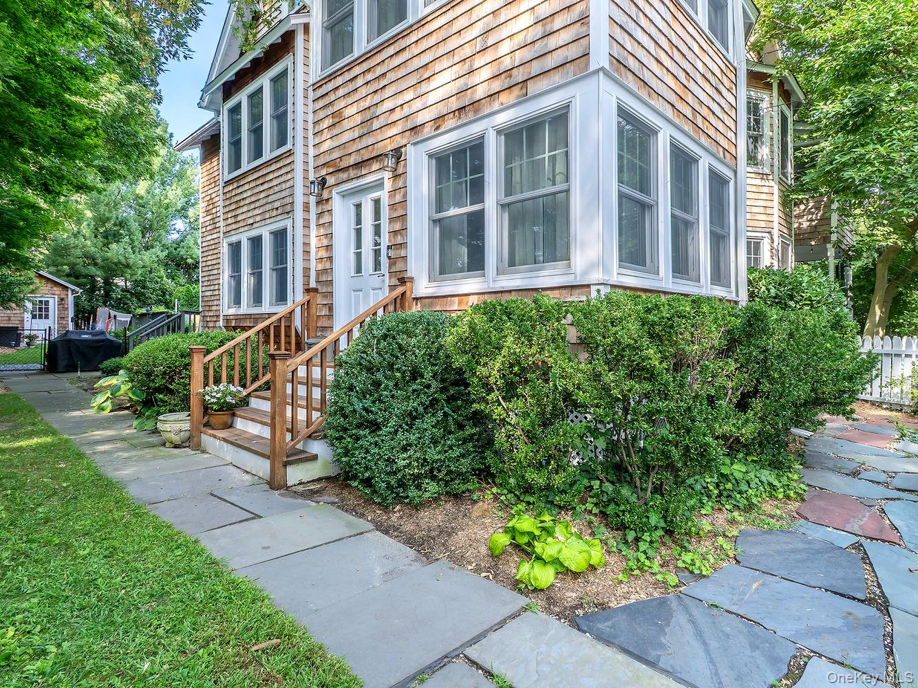 150 Franklin Avenue Property Photo 2