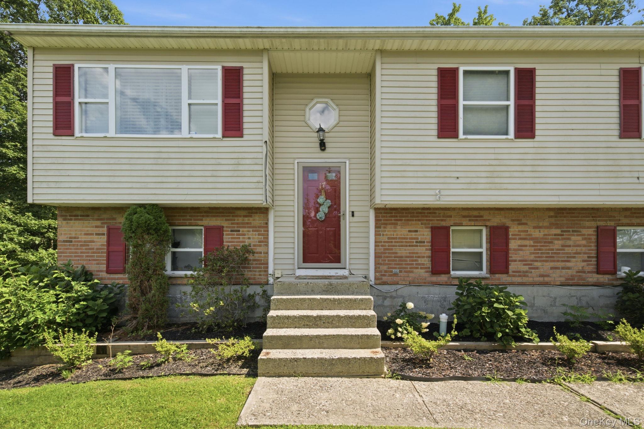 17 Old Hemlock Drive Property Photo 2