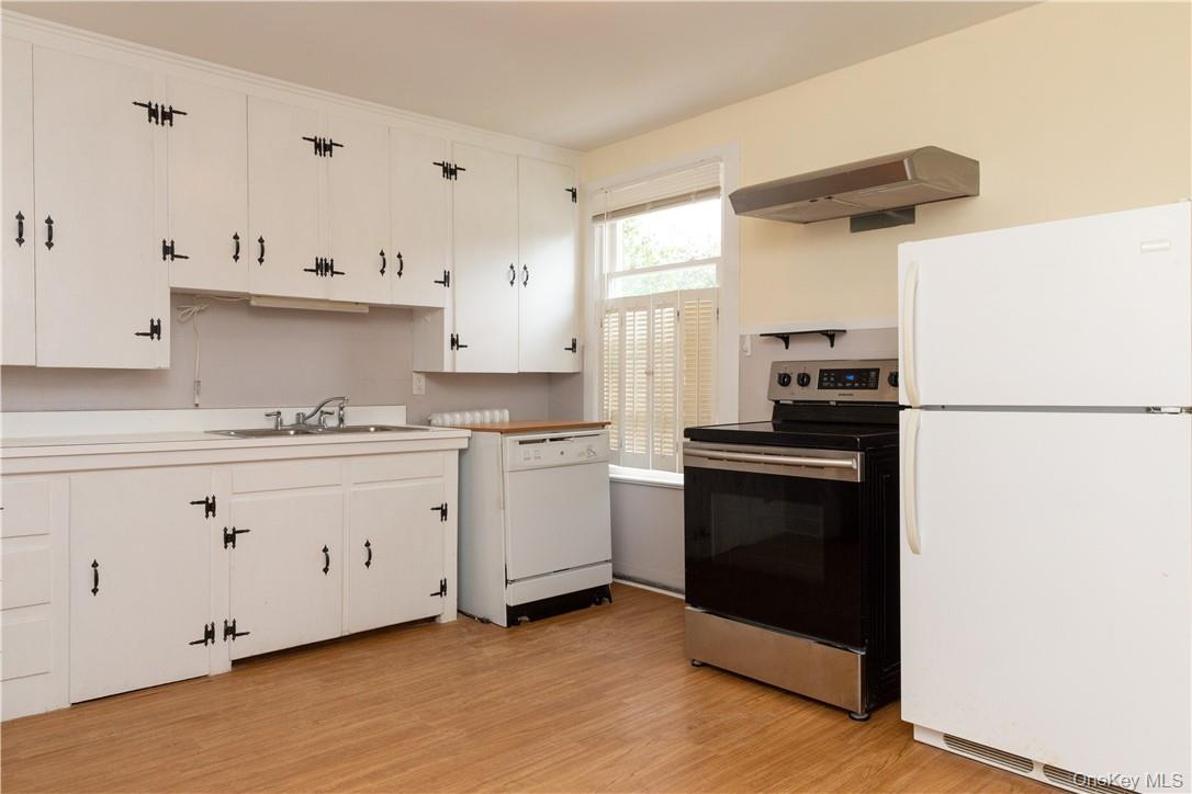 140 E Main Street 2 Property Photo 4