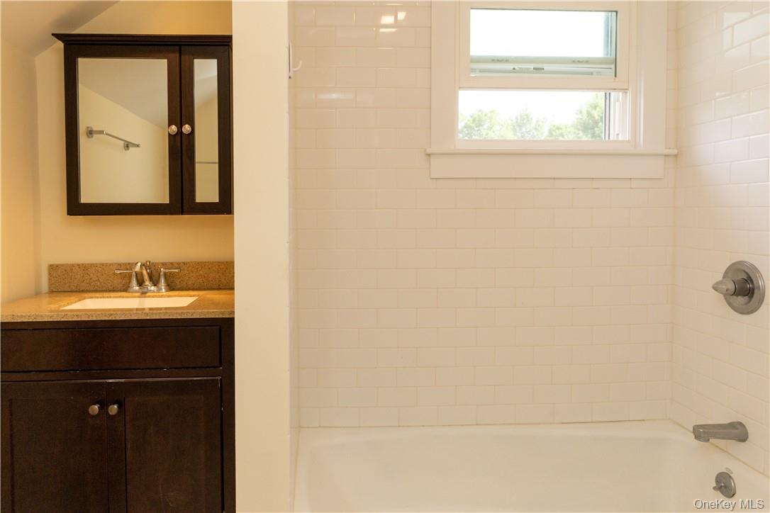 140 E Main Street 2 Property Photo 21