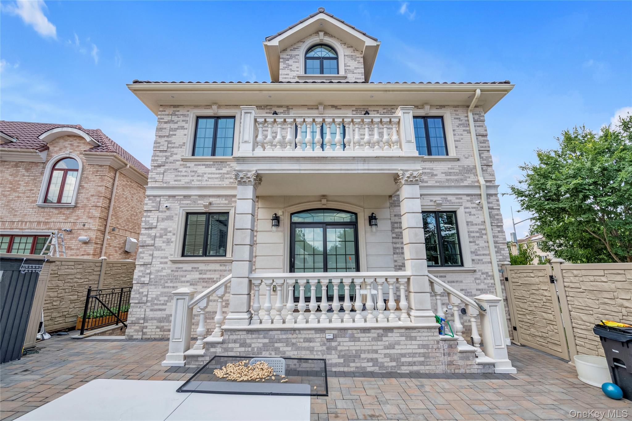 1041652 Property Photo 3