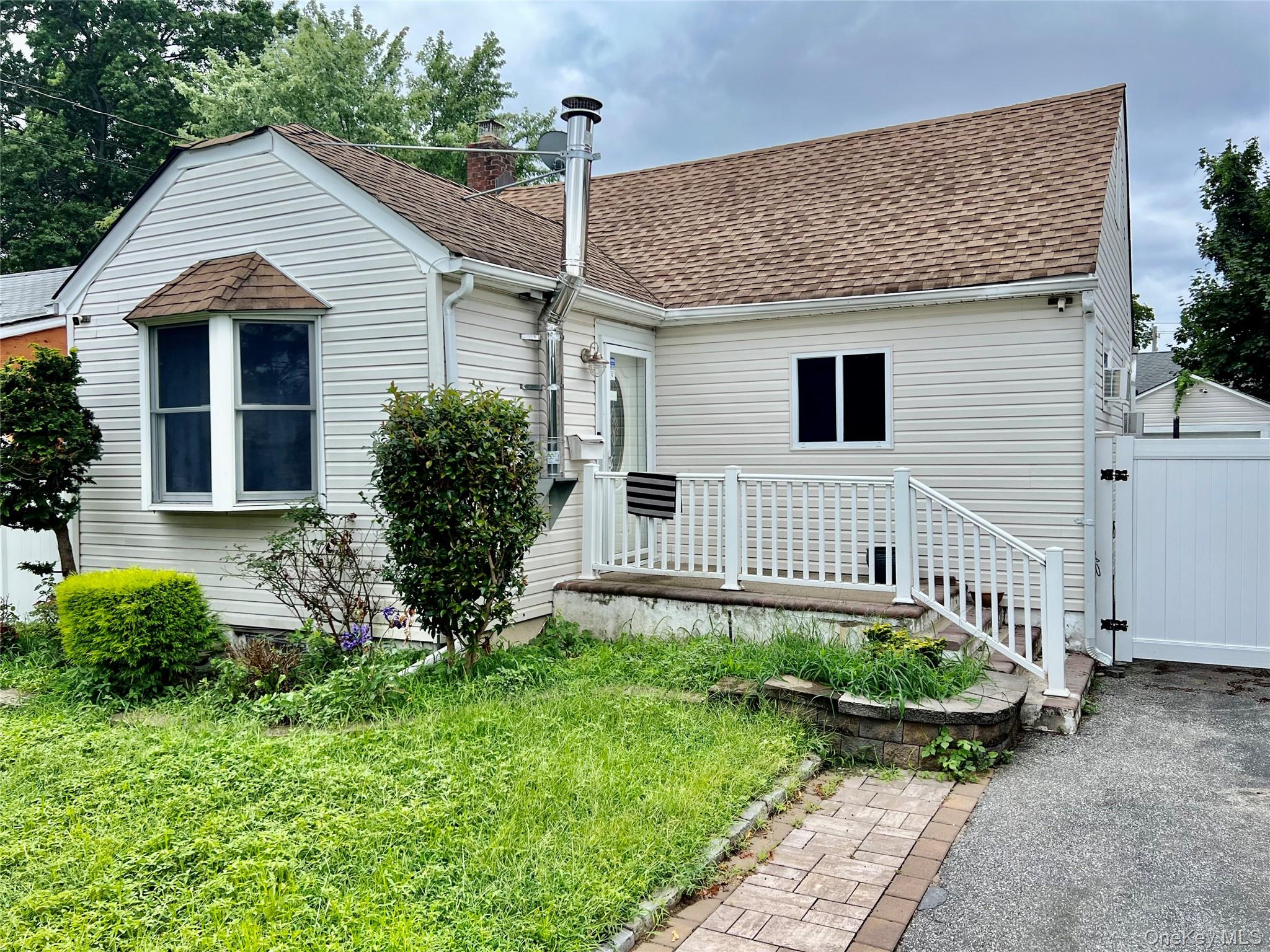 320 Maplegrove Avenue Property Photo 1
