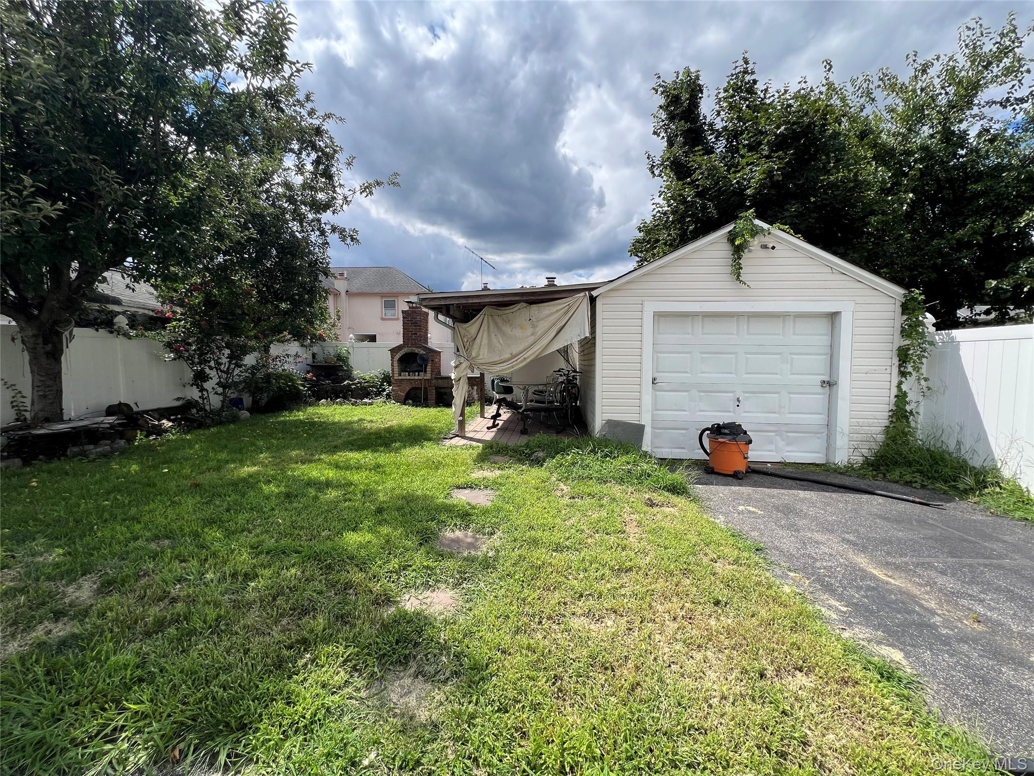 320 Maplegrove Avenue Property Photo 10