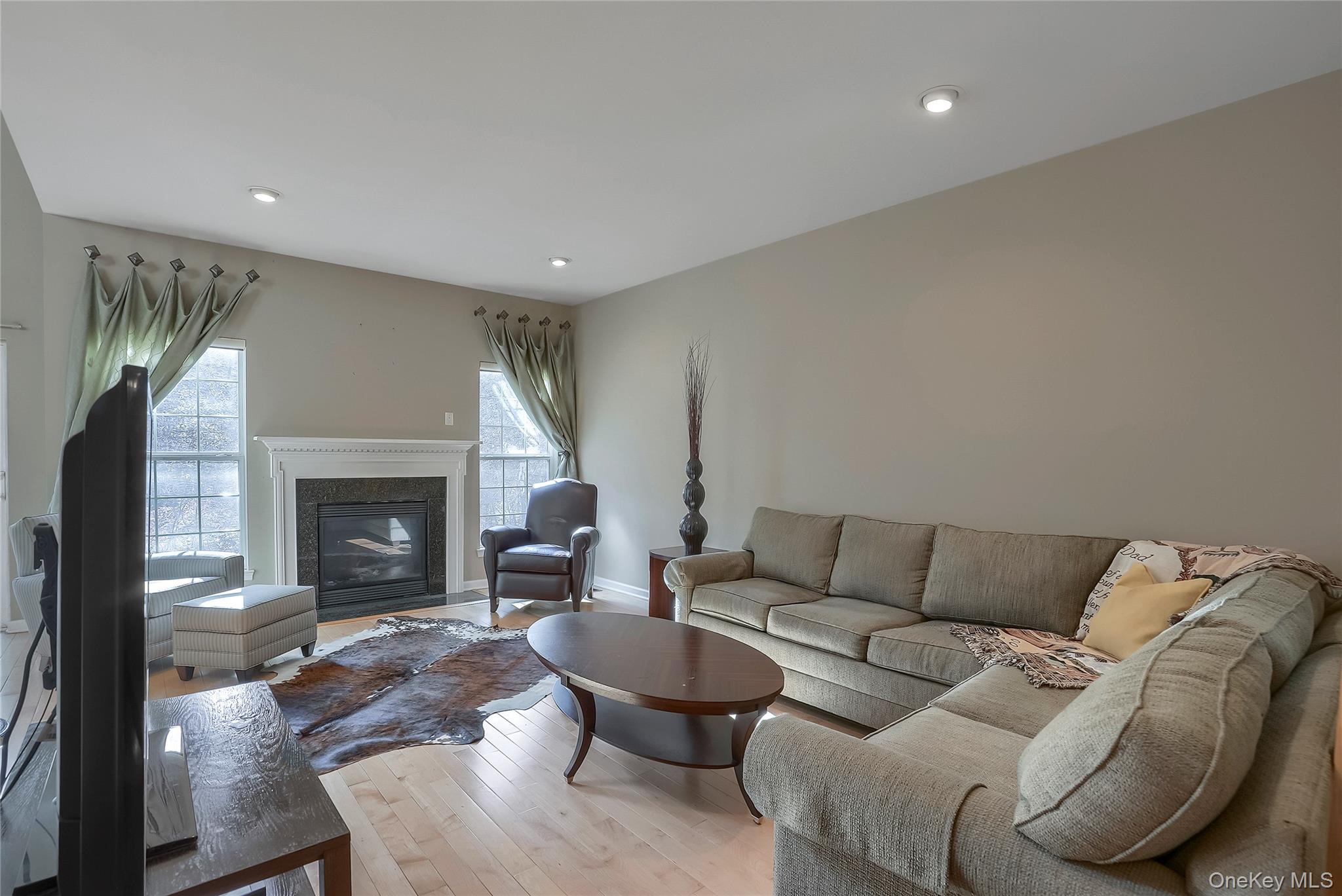 834 Huntington Drive Property Photo 8