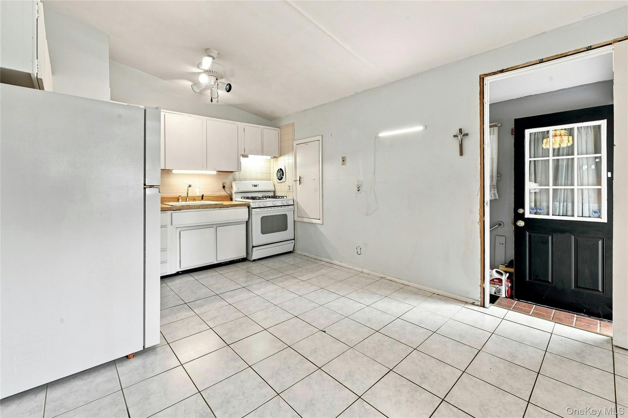90 Samuel Street Property Photo 7