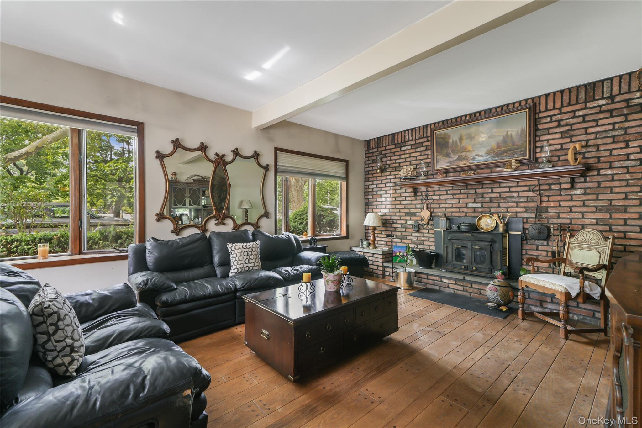 816 Throggs Neck Expressway Property Photo 2