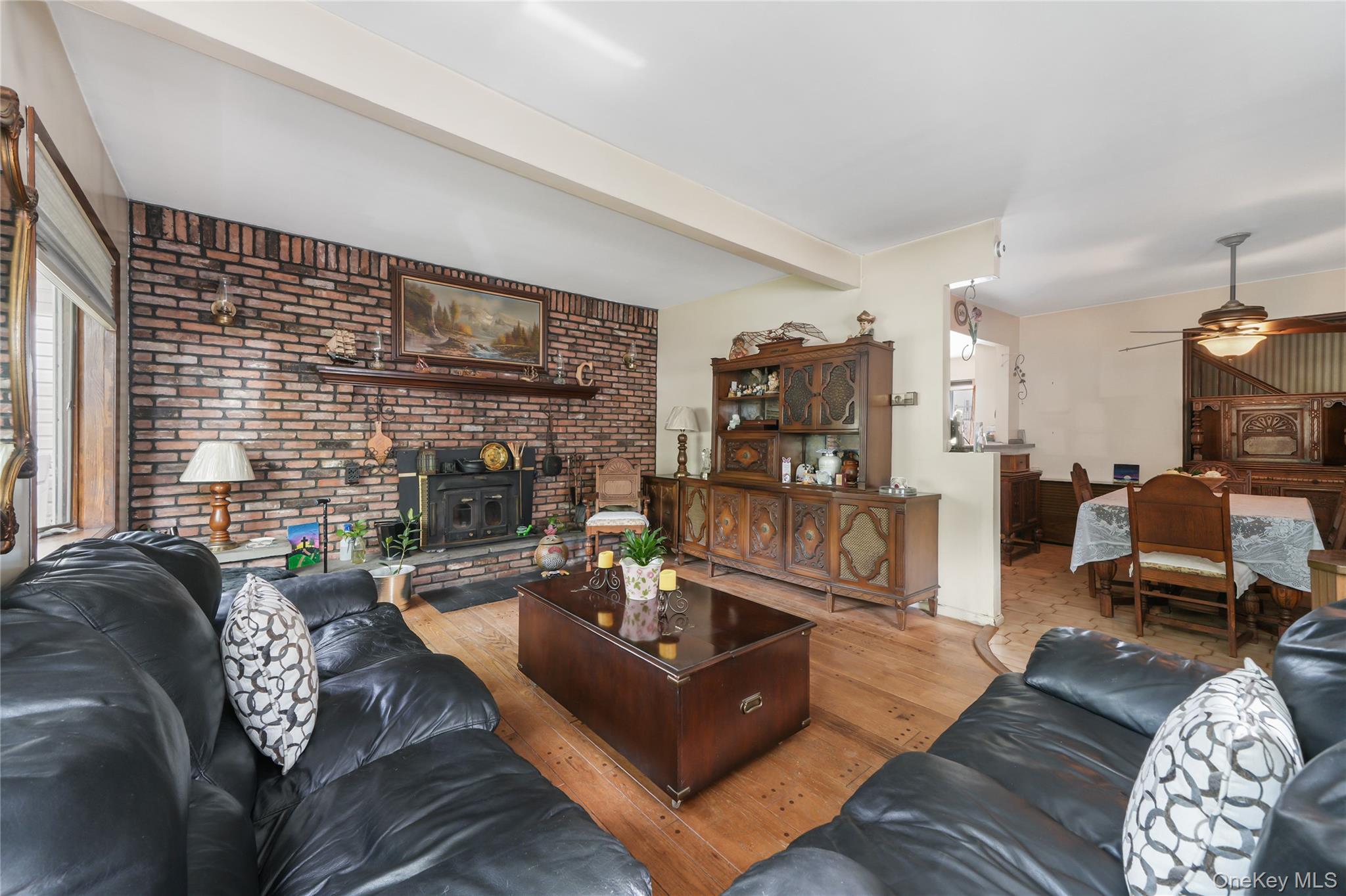 816 Throggs Neck Expressway Property Photo 3