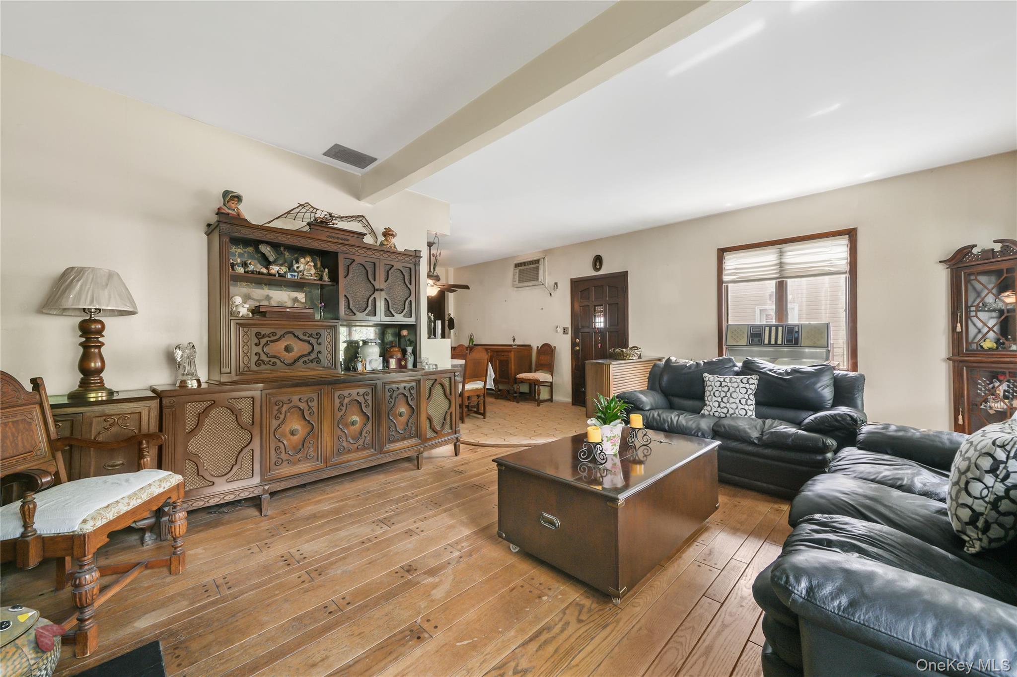 816 Throggs Neck Expressway Property Photo 4