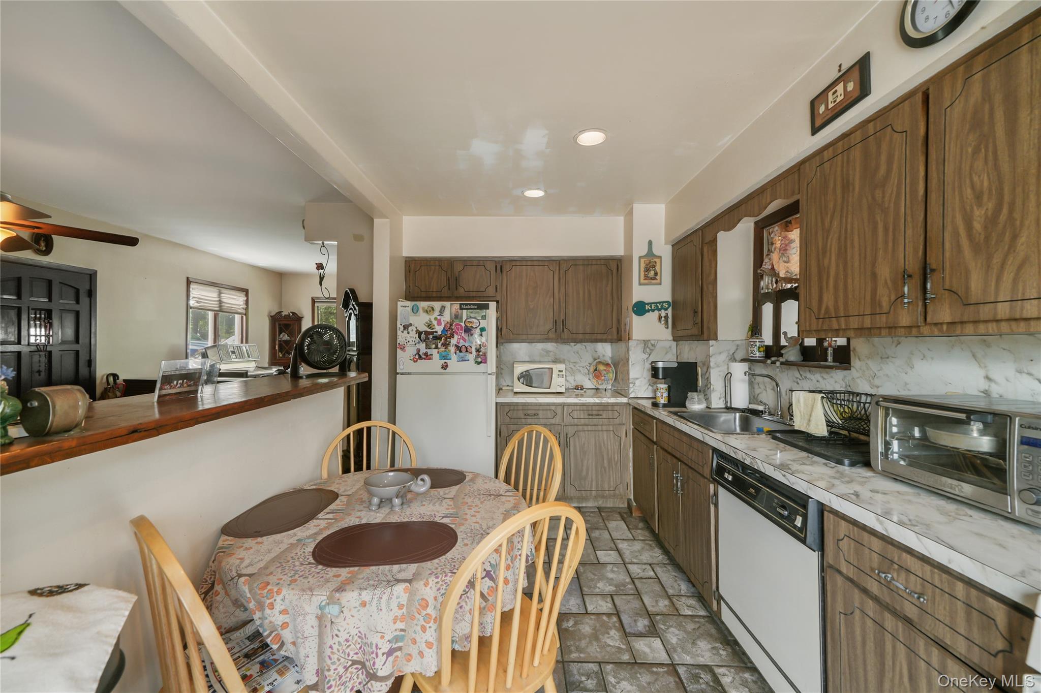 816 Throggs Neck Expressway Property Photo 7