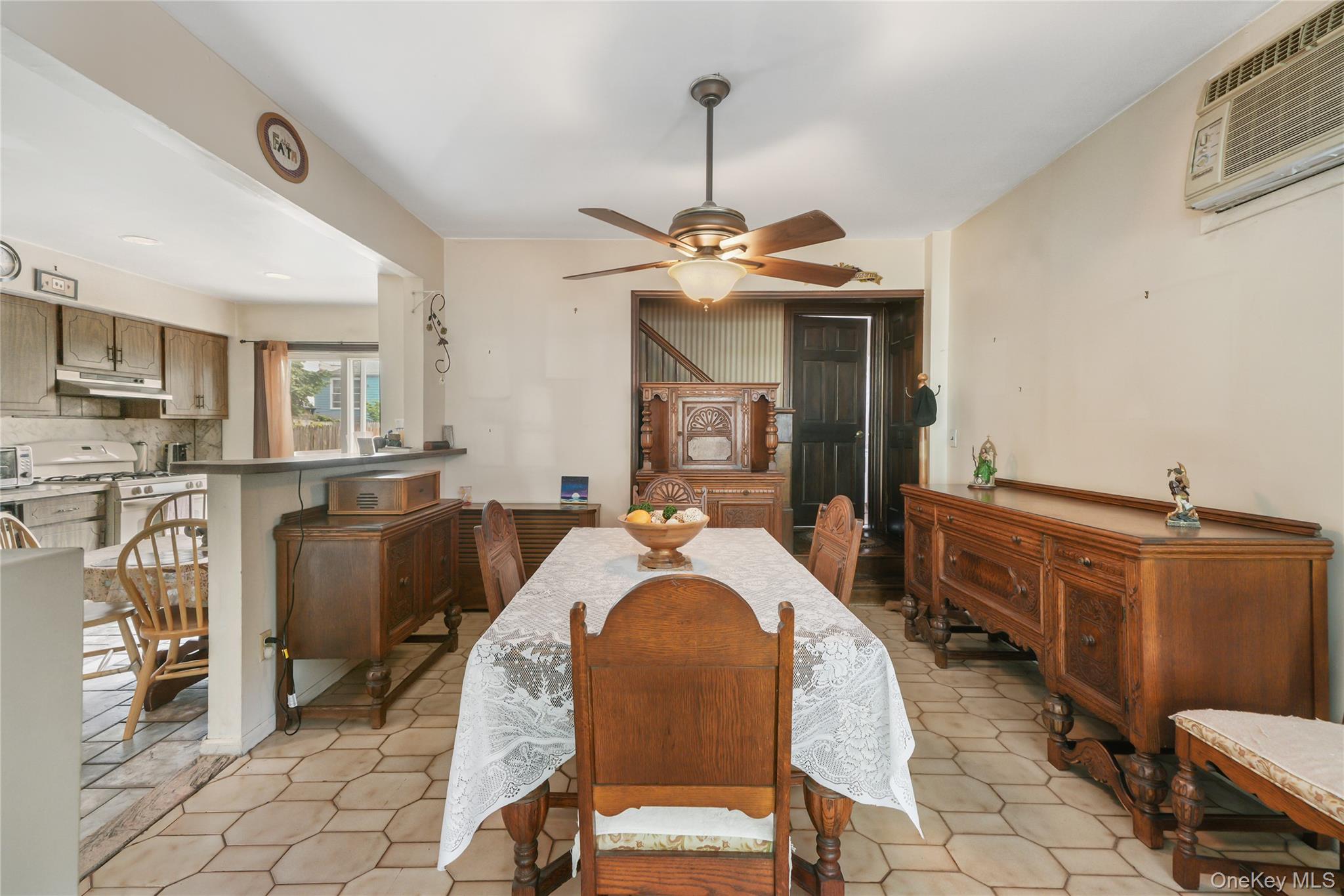816 Throggs Neck Expressway Property Photo 10