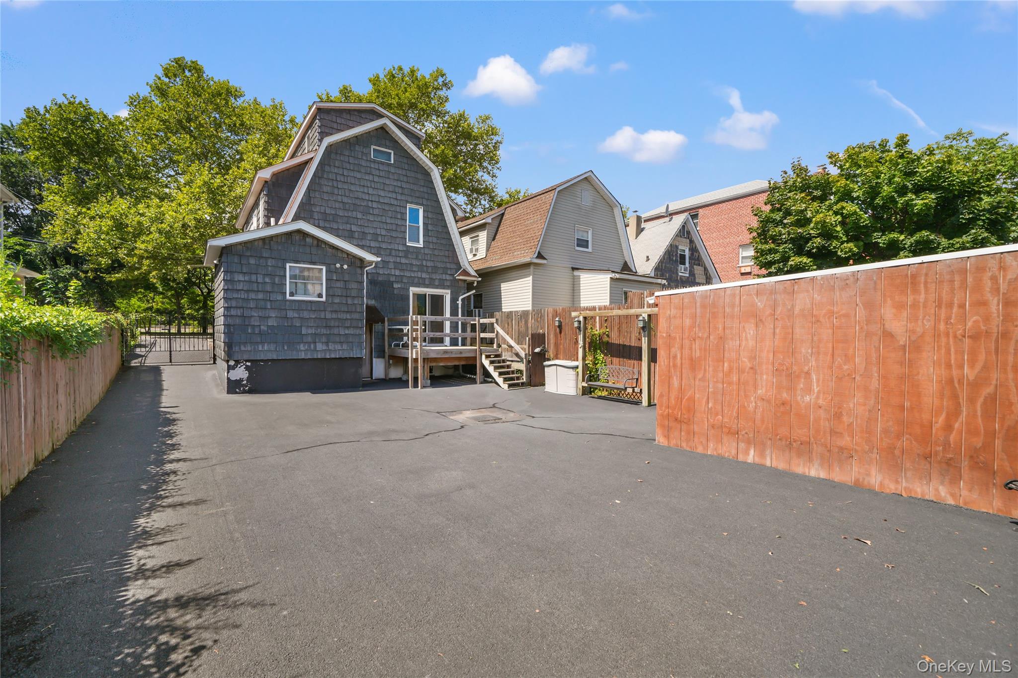 816 Throggs Neck Expressway Property Photo 23