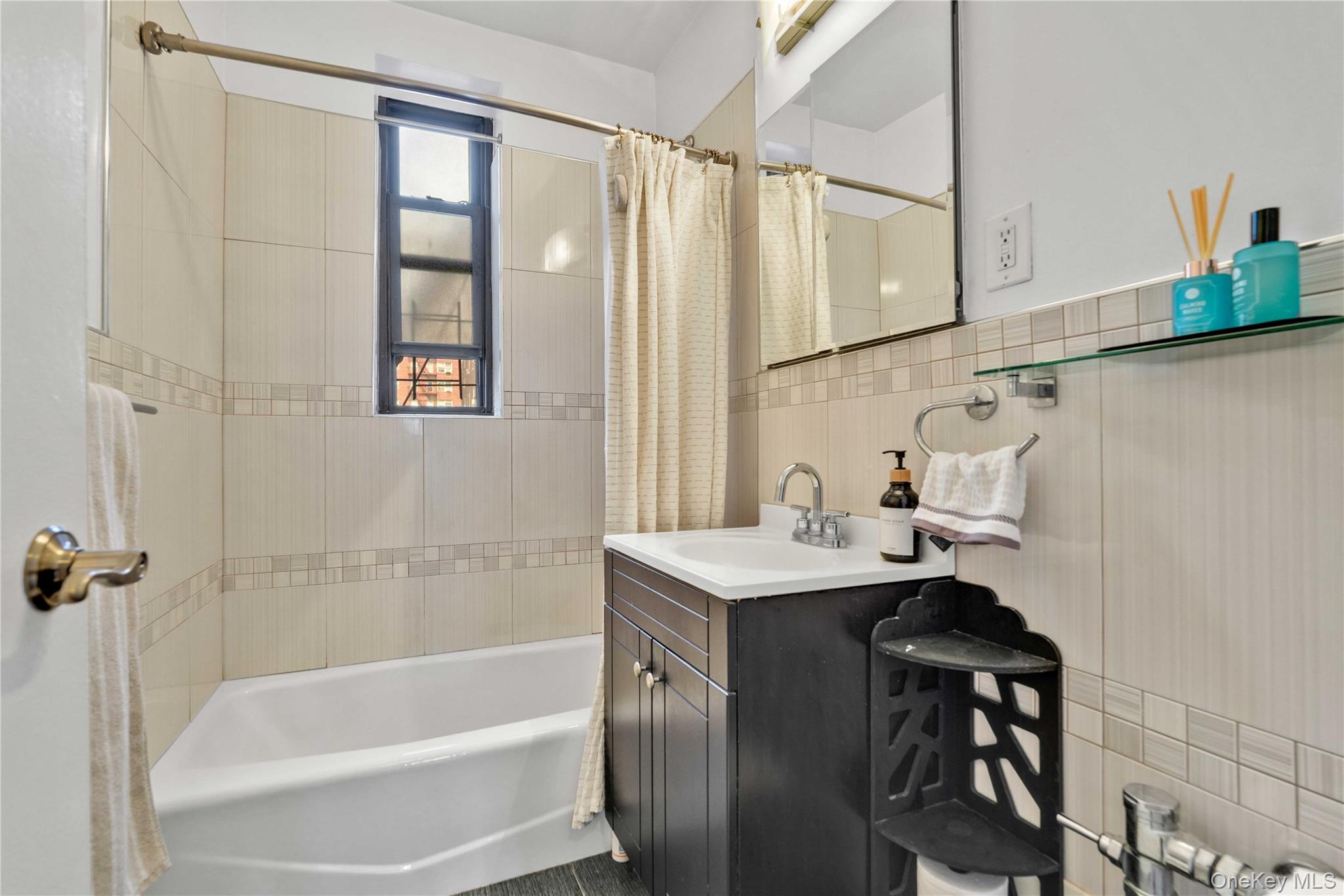 67-35 Yellowstone Boulevard 4p Property Photo 14