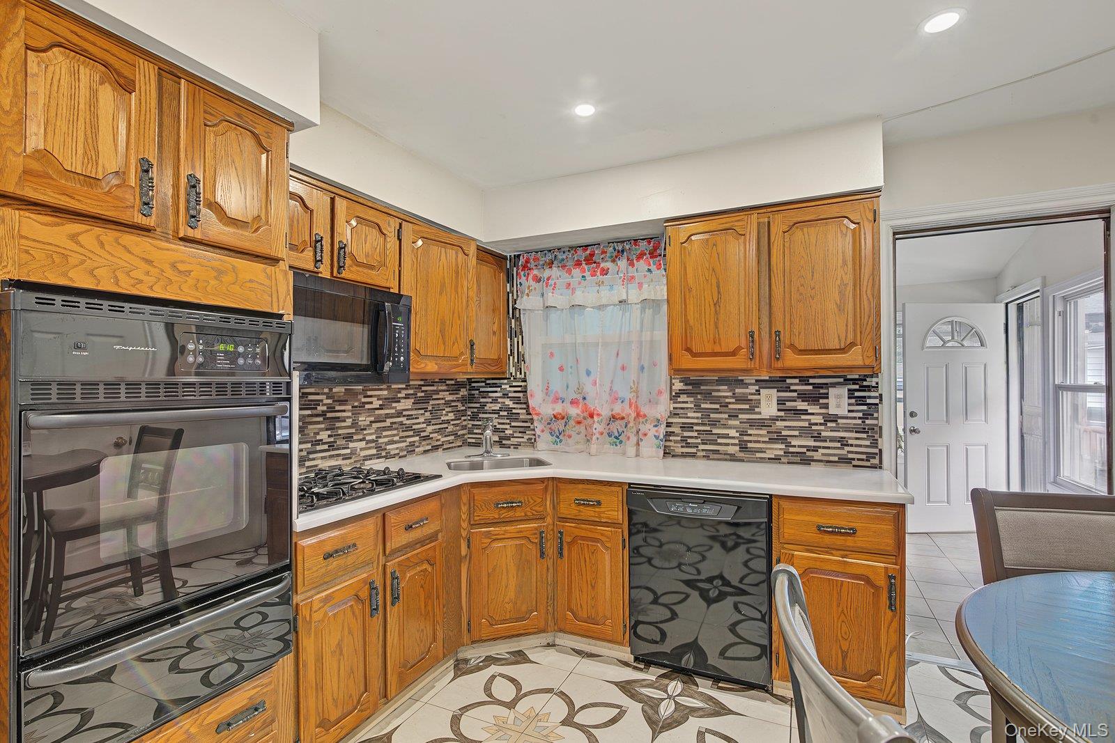 240 28th Street Property Photo 4