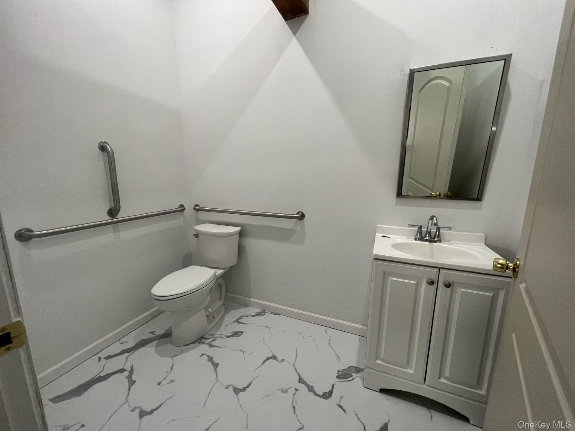 861 Midland Avenue Property Photo 6