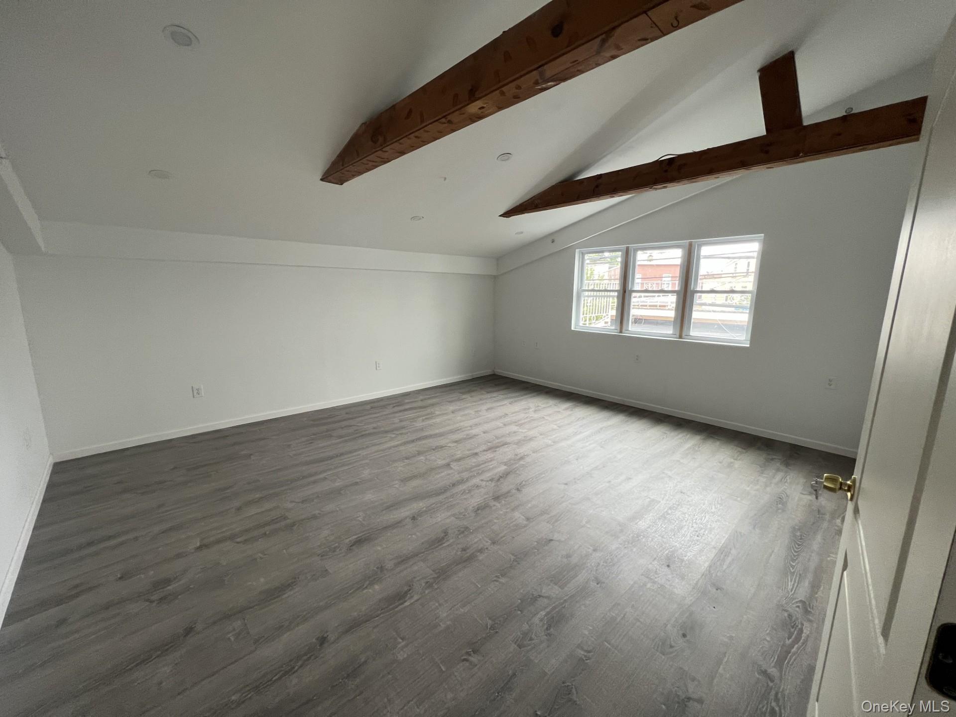 861 Midland Avenue Property Photo 7