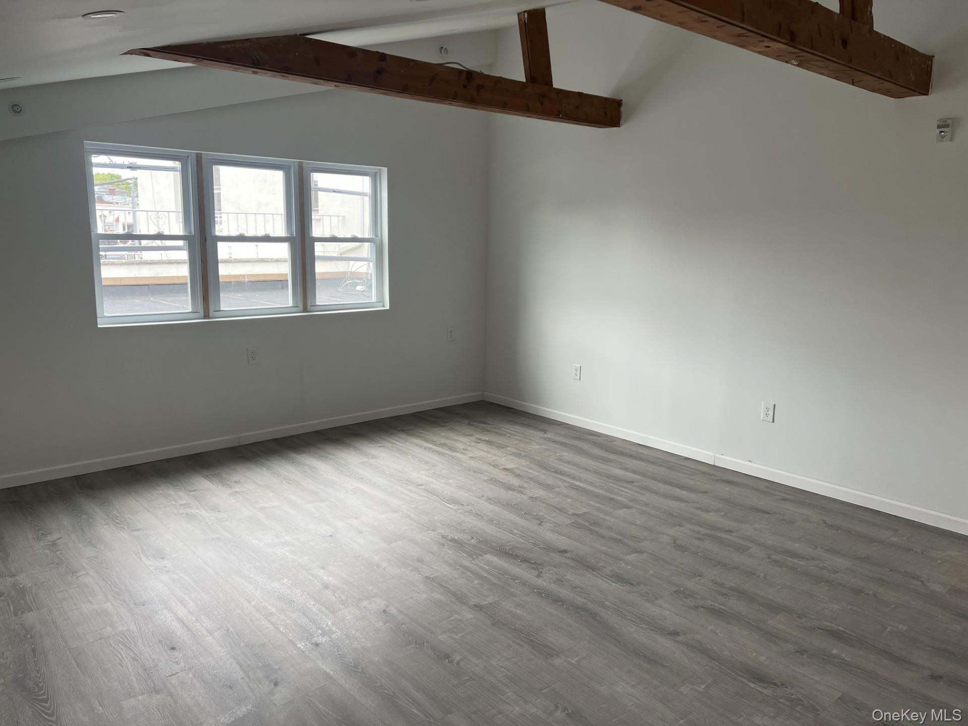 861 Midland Avenue Property Photo 8