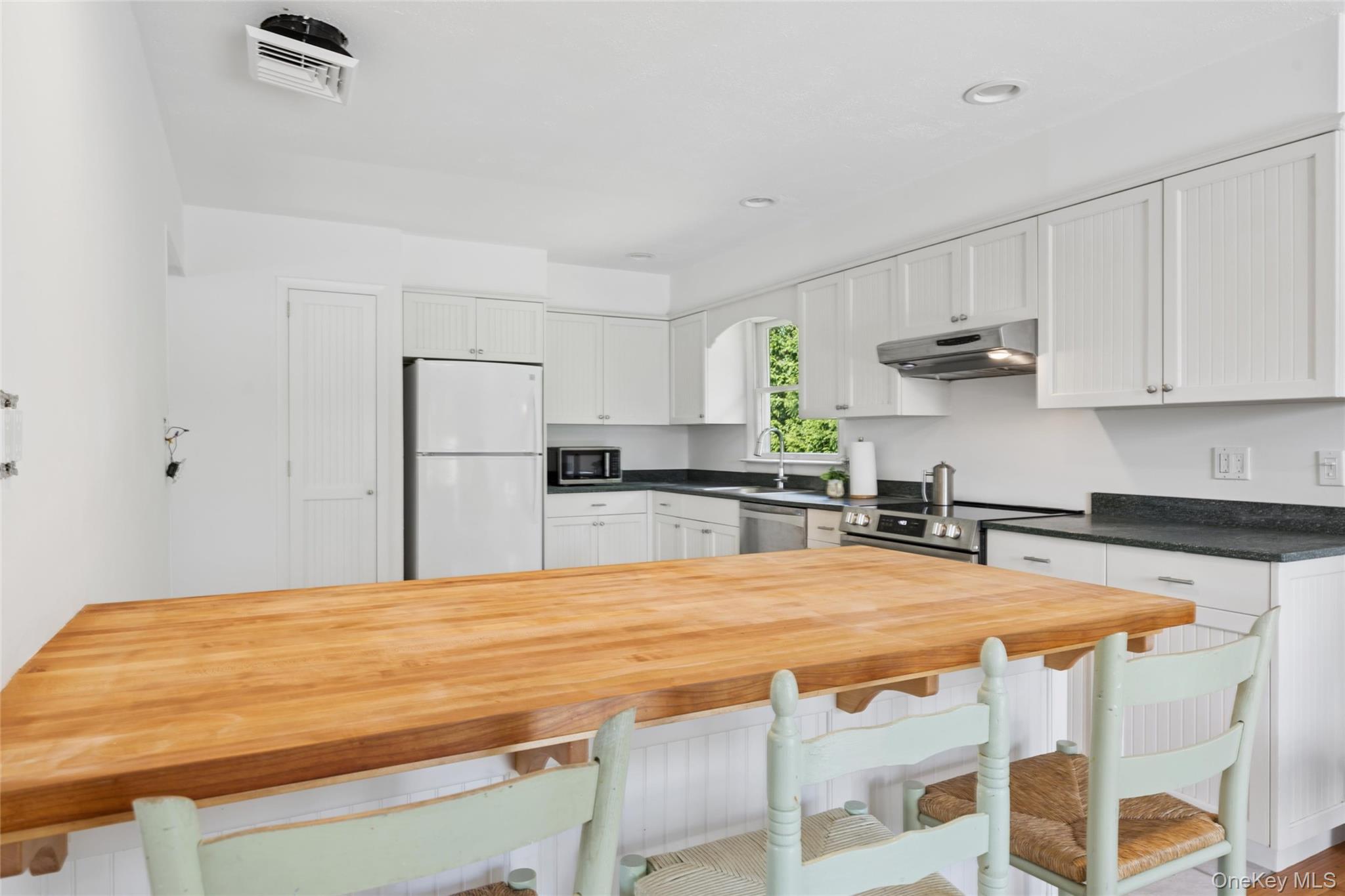 84 N Surfside Avenue Property Photo 4