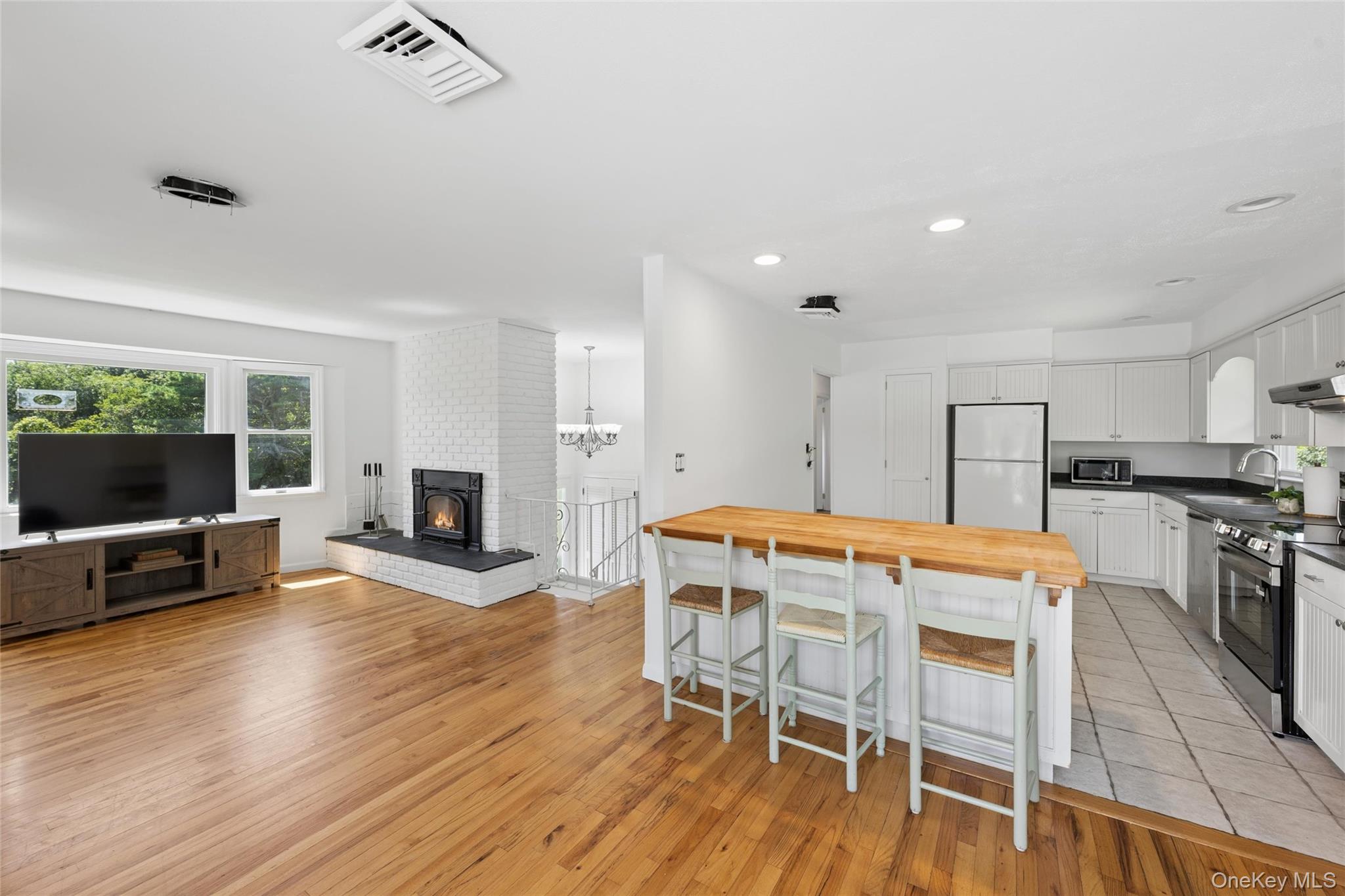 84 N Surfside Avenue Property Photo 6