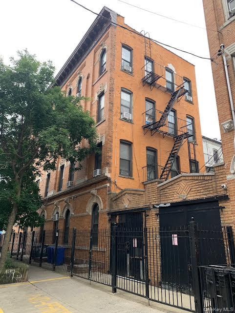 83 Irving Avenue Property Photo 3