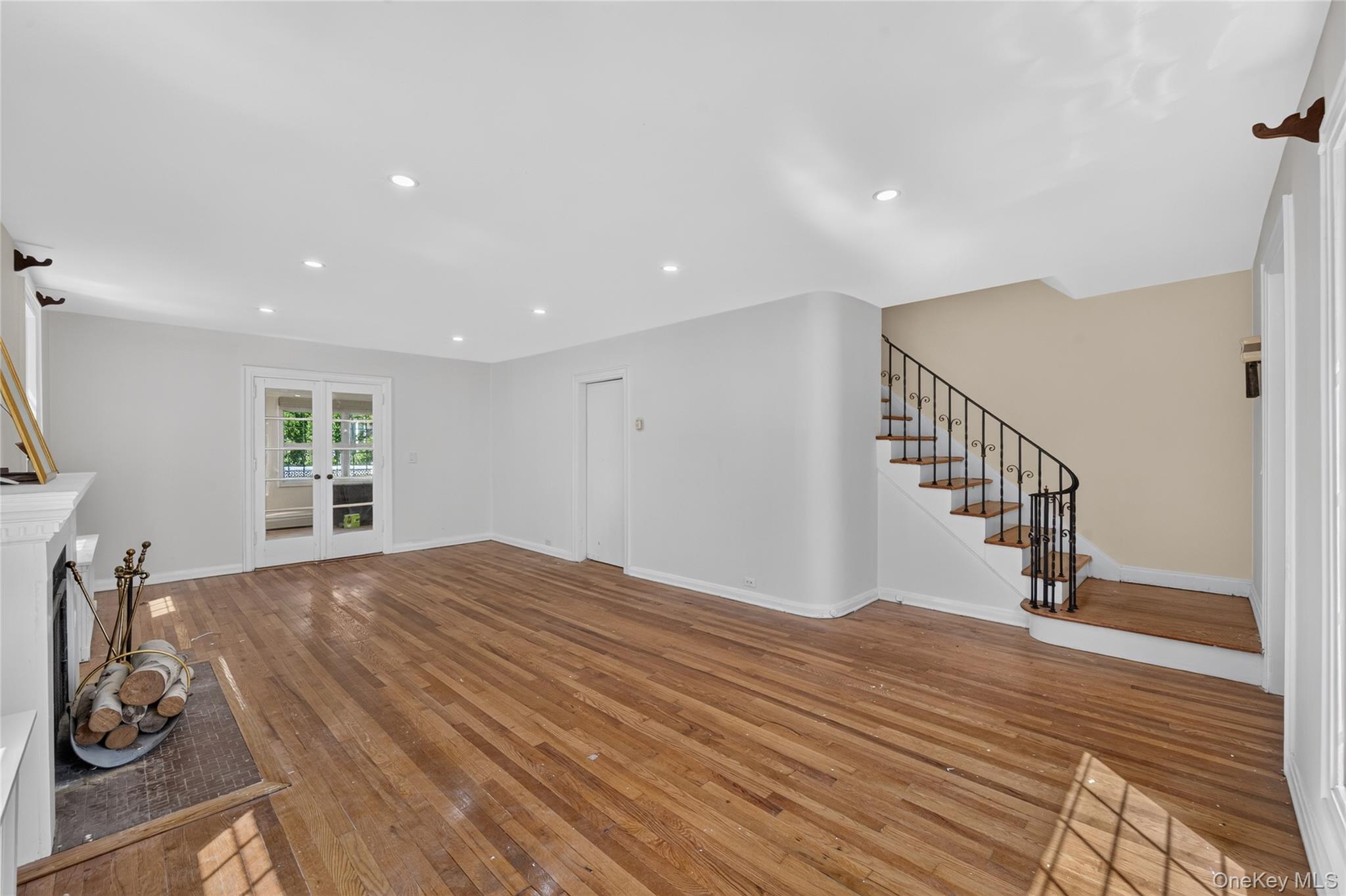 11 1st Place Property Photo 3