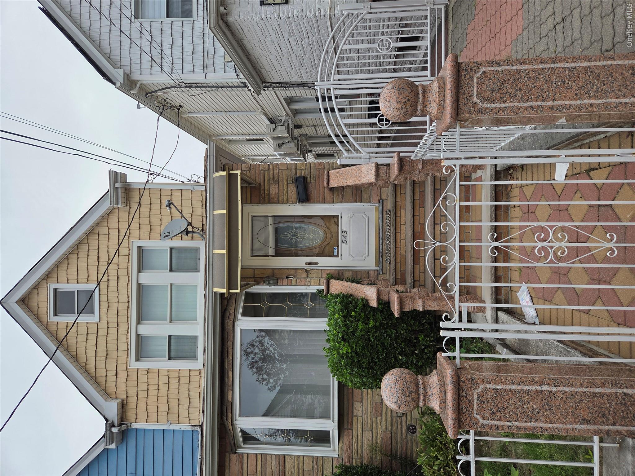 543 E 38th Street Property Photo 1