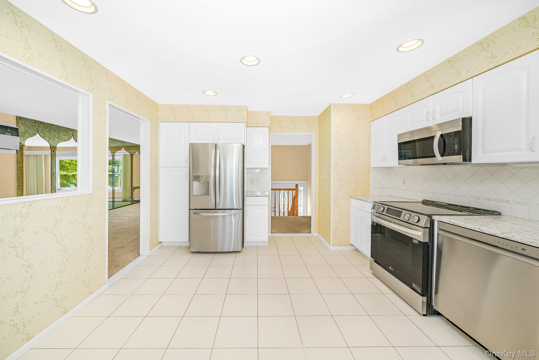 221 Roosevelt Avenue Property Photo 16