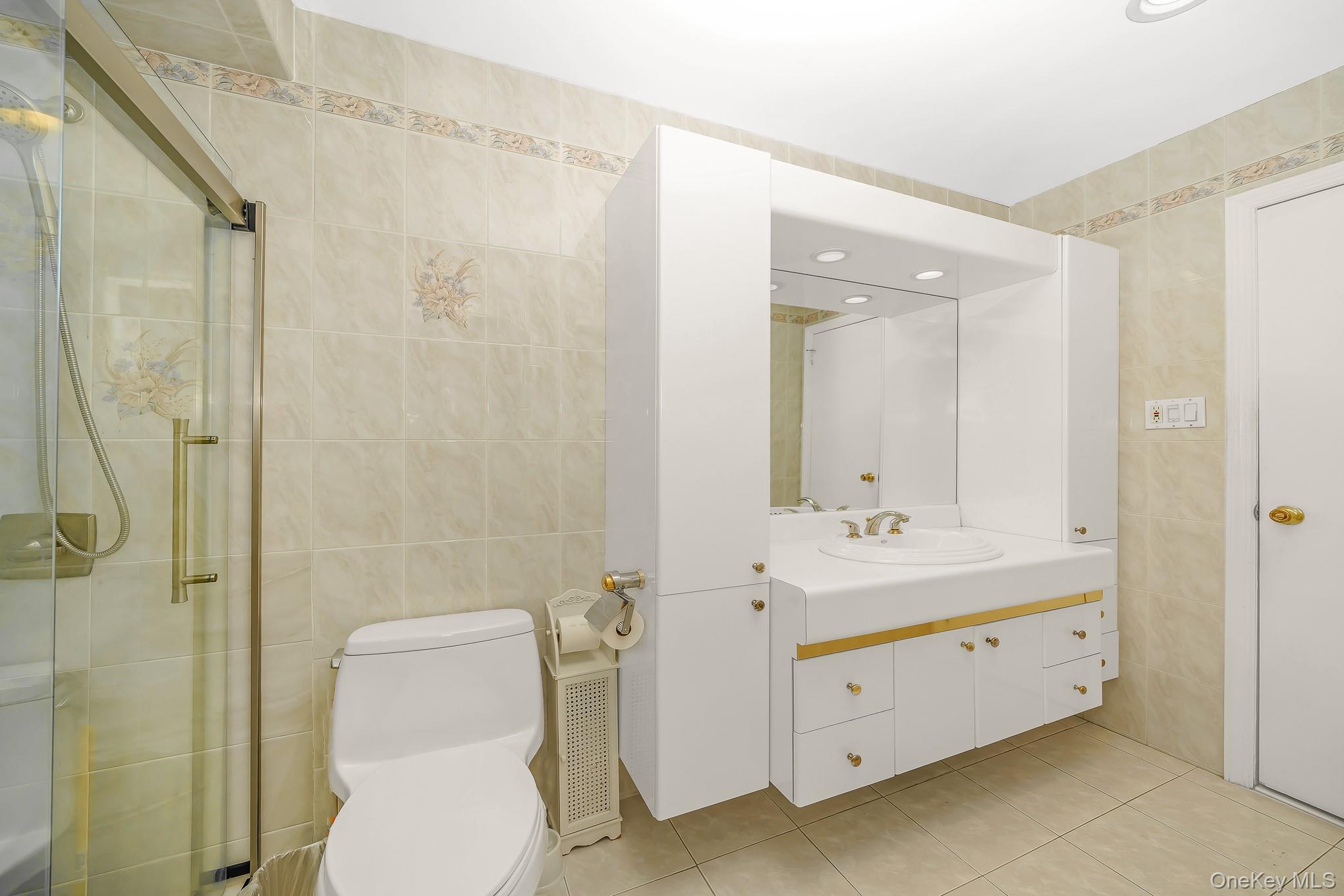 221 Roosevelt Avenue Property Photo 19