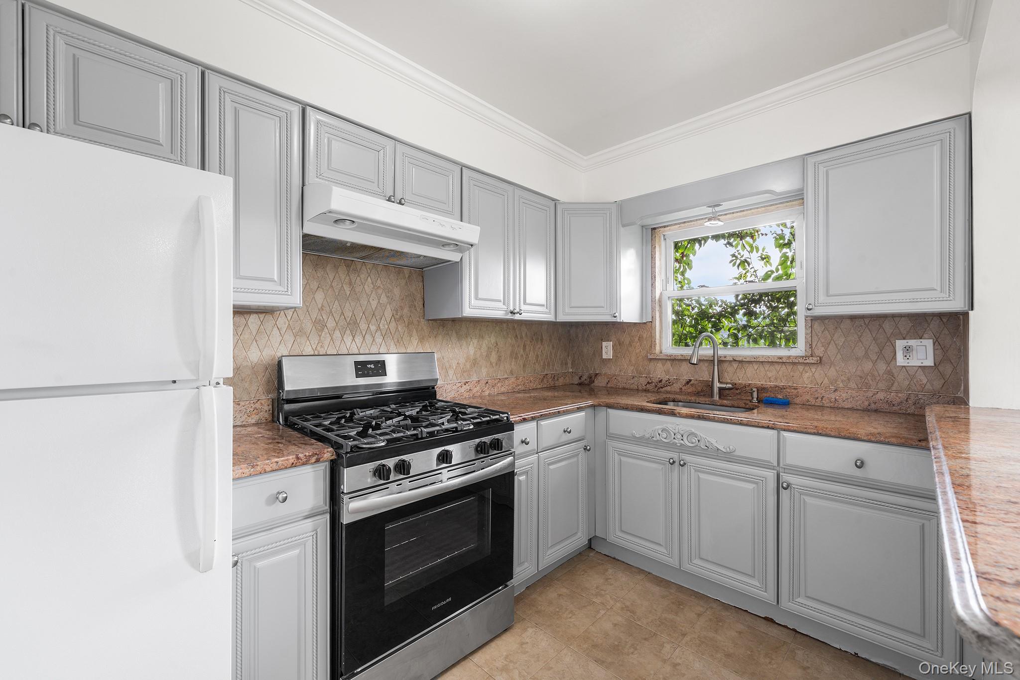 2154 74th Street Property Photo 17