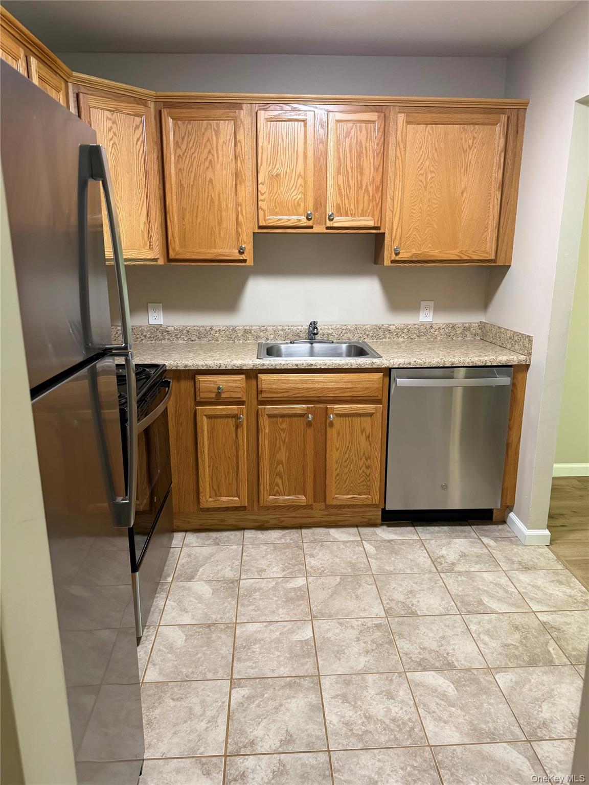 19 Scarborough Lane C Property Photo 10
