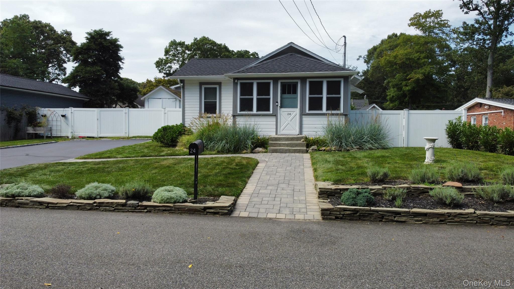 24 Canary Road Property Photo 1