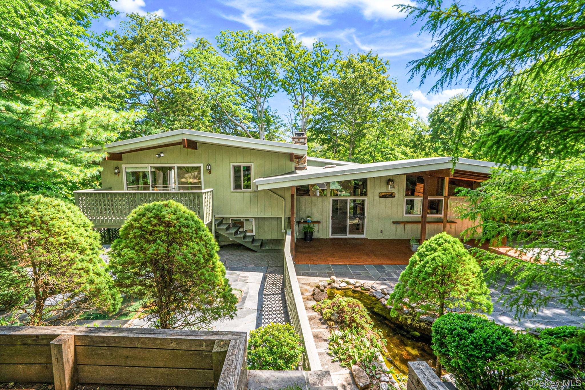 135 Oakside Drive Property Photo 3