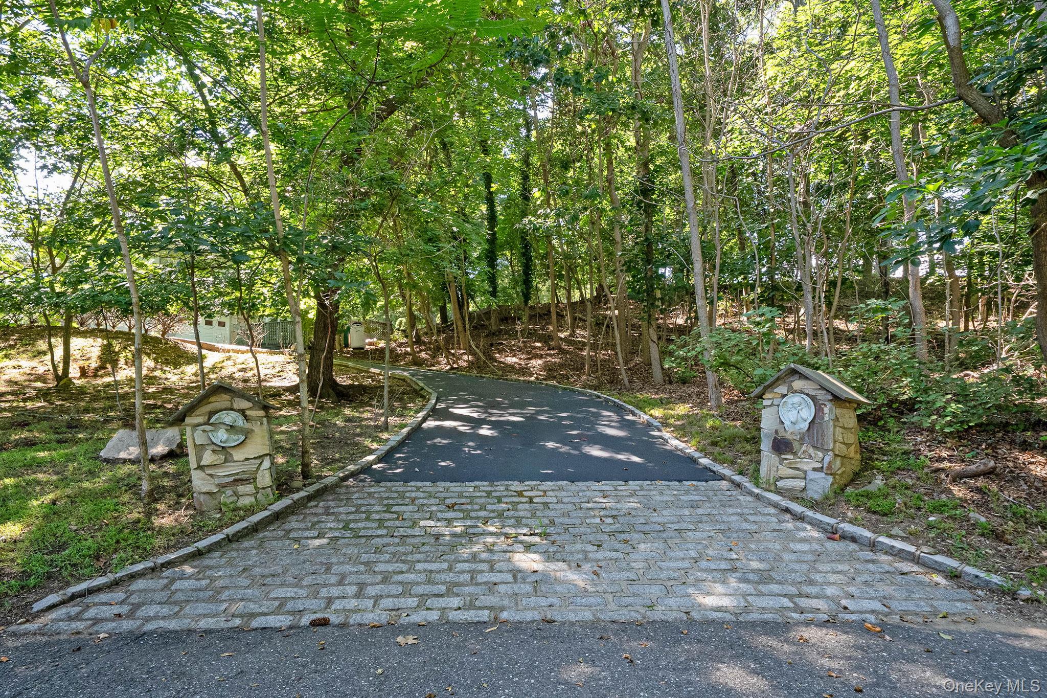 135 Oakside Drive Property Photo 4