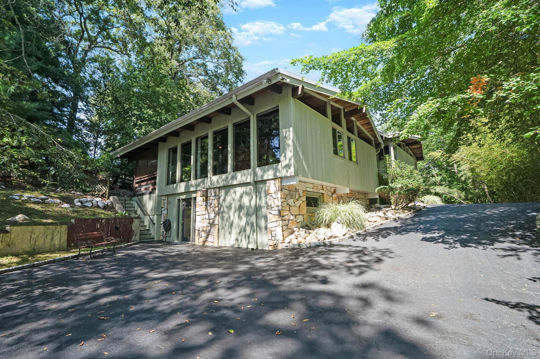 135 Oakside Drive Property Photo 7