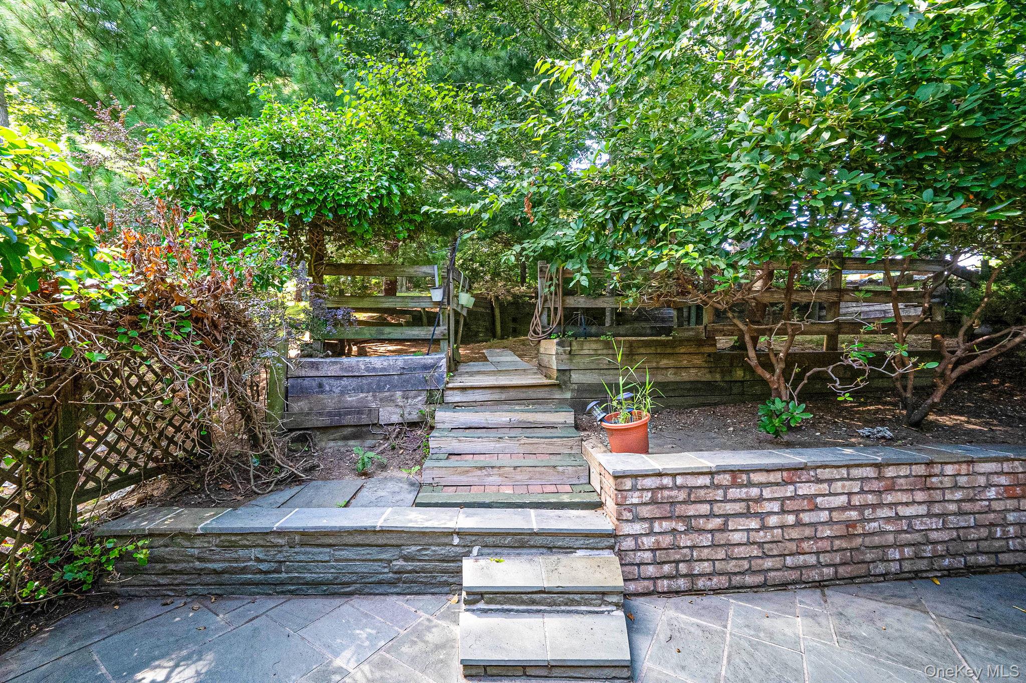135 Oakside Drive Property Photo 12