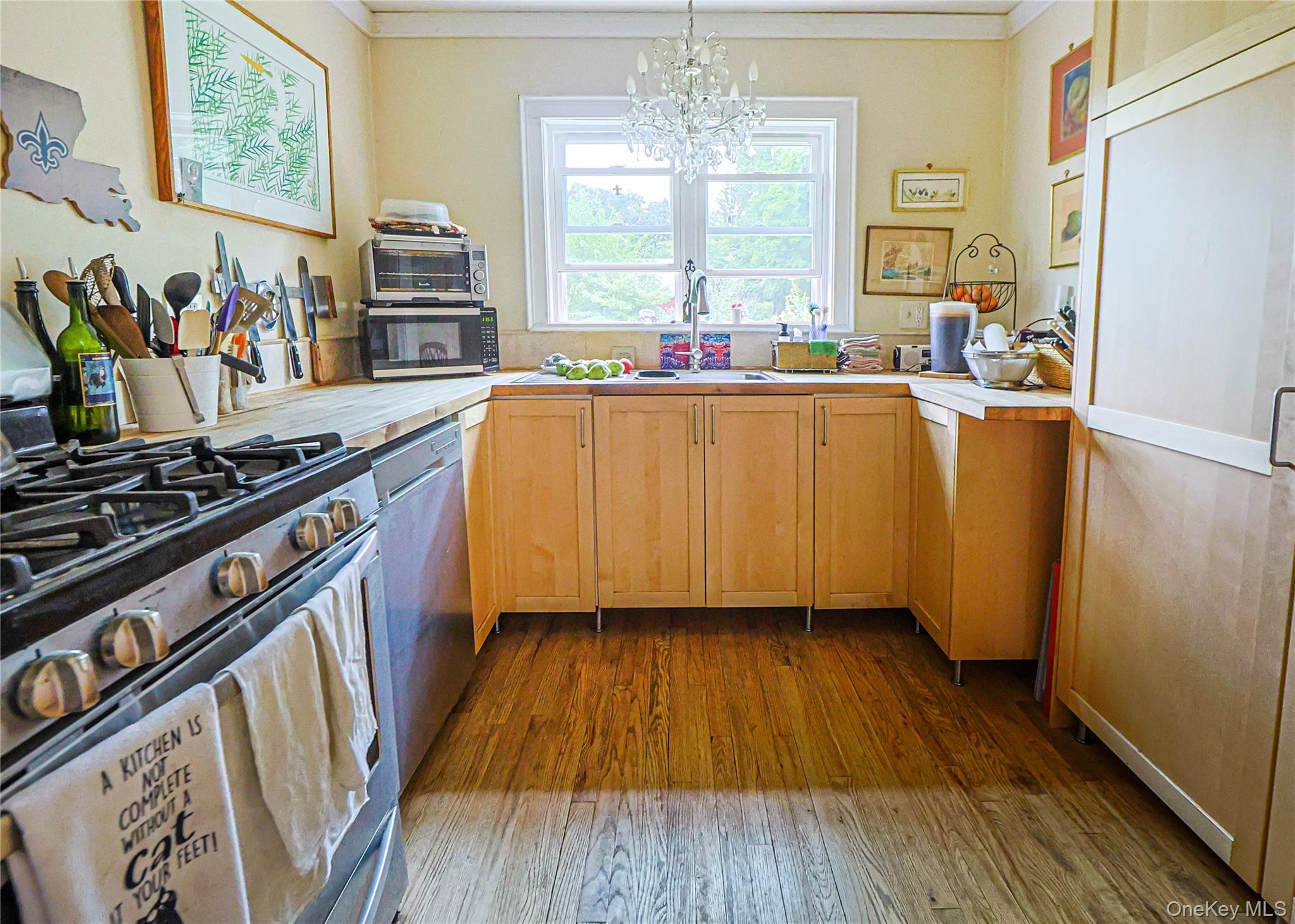 1085 Violet Avenue Property Photo 3