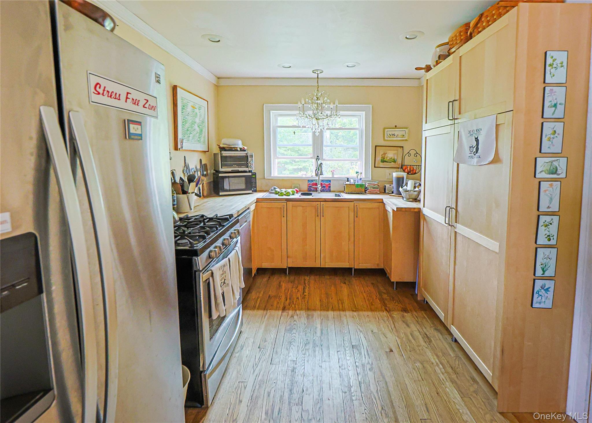 1085 Violet Avenue Property Photo 5