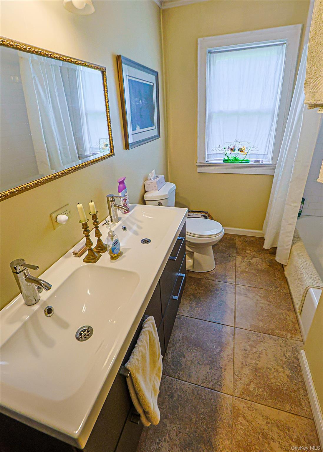 1085 Violet Avenue Property Photo 14