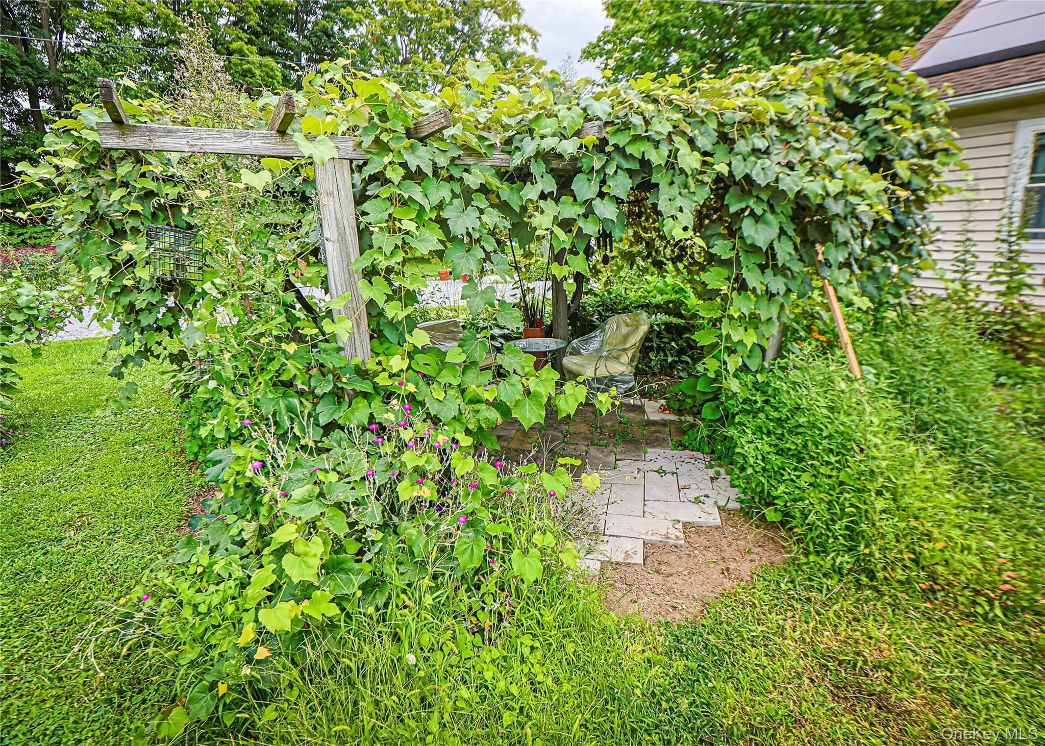 1085 Violet Avenue Property Photo 37