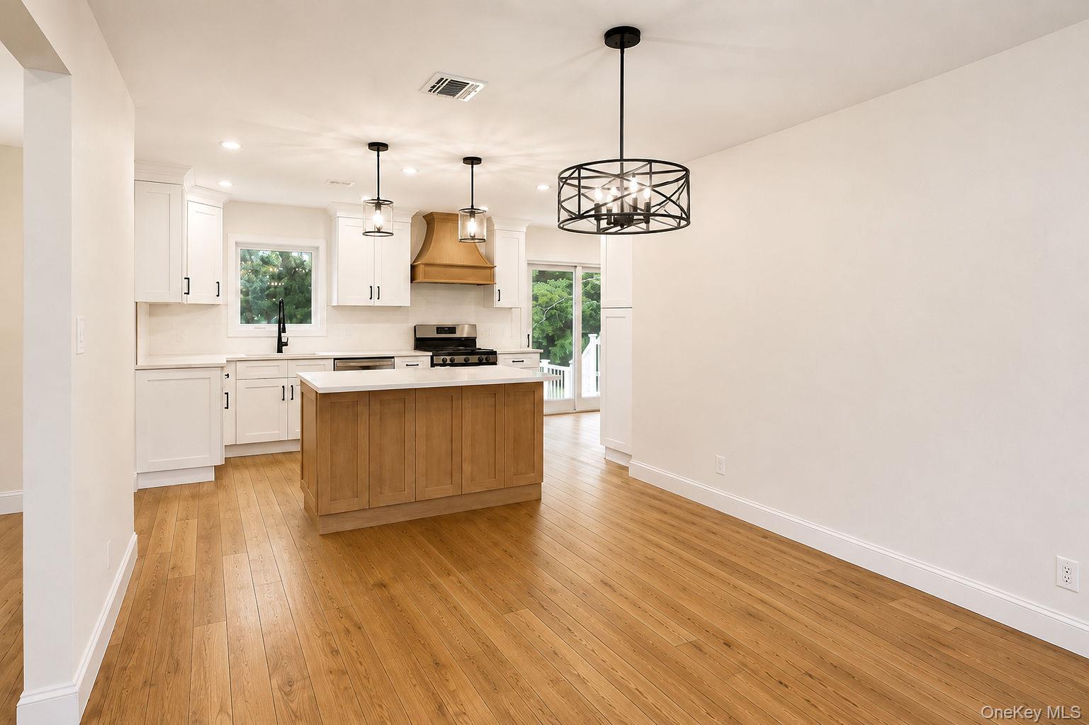 441 Roslyn Road Property Photo 13
