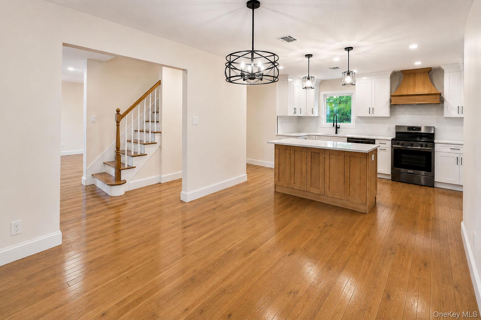 441 Roslyn Road Property Photo 15