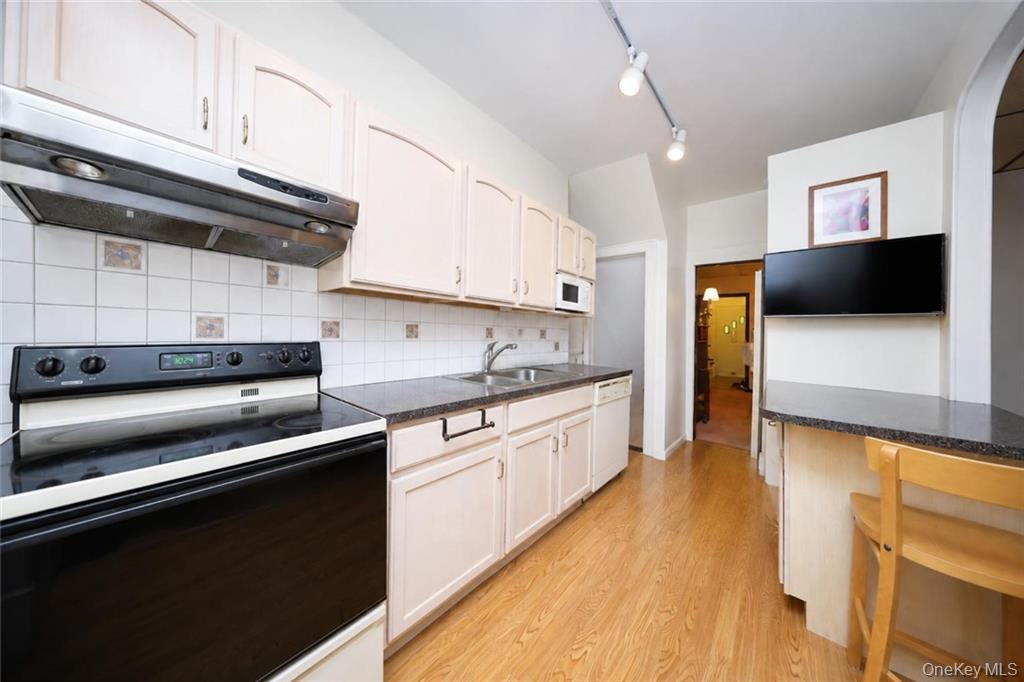 1024 68th Street Property Photo 7
