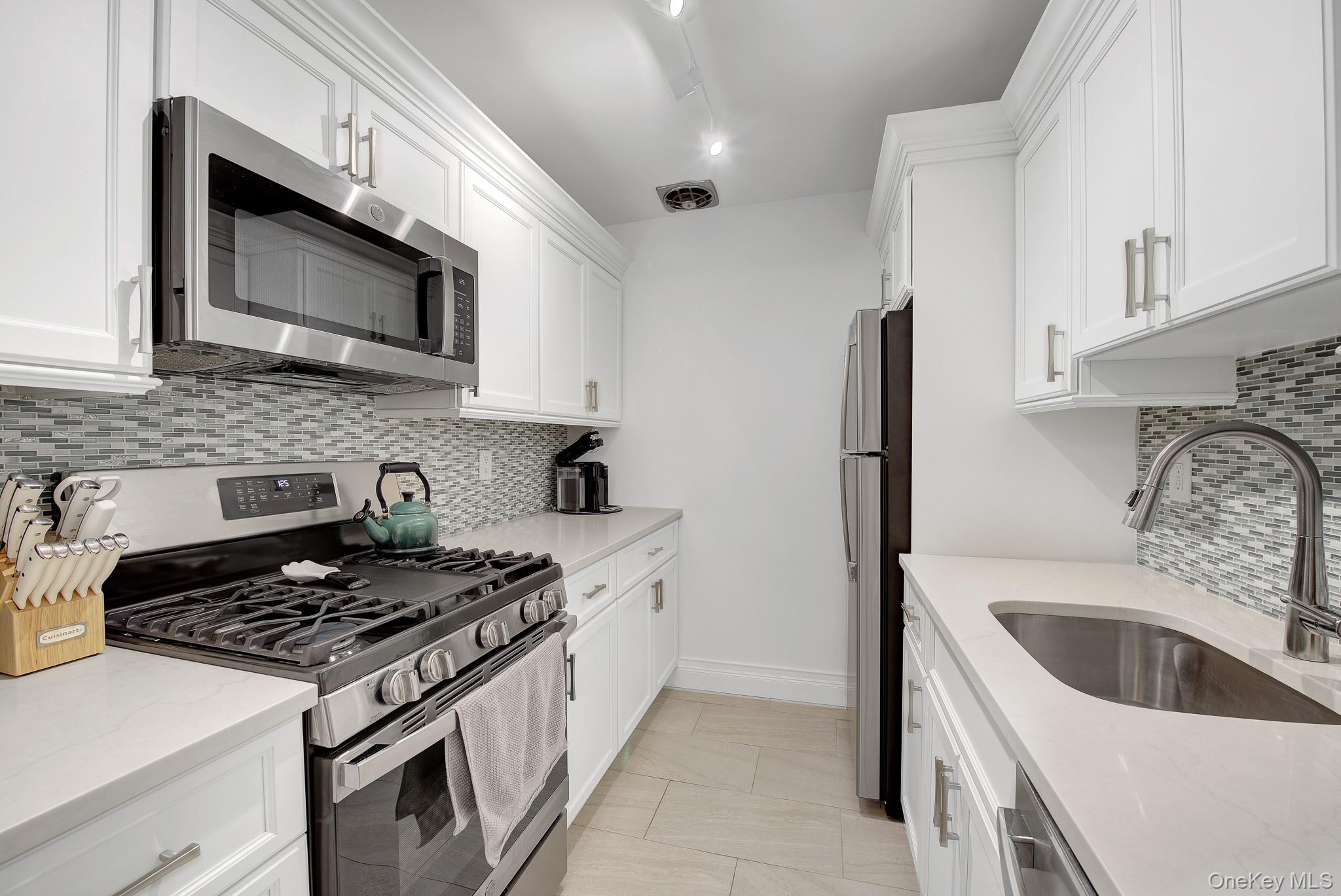 711 Shore Road 1n Property Photo 6