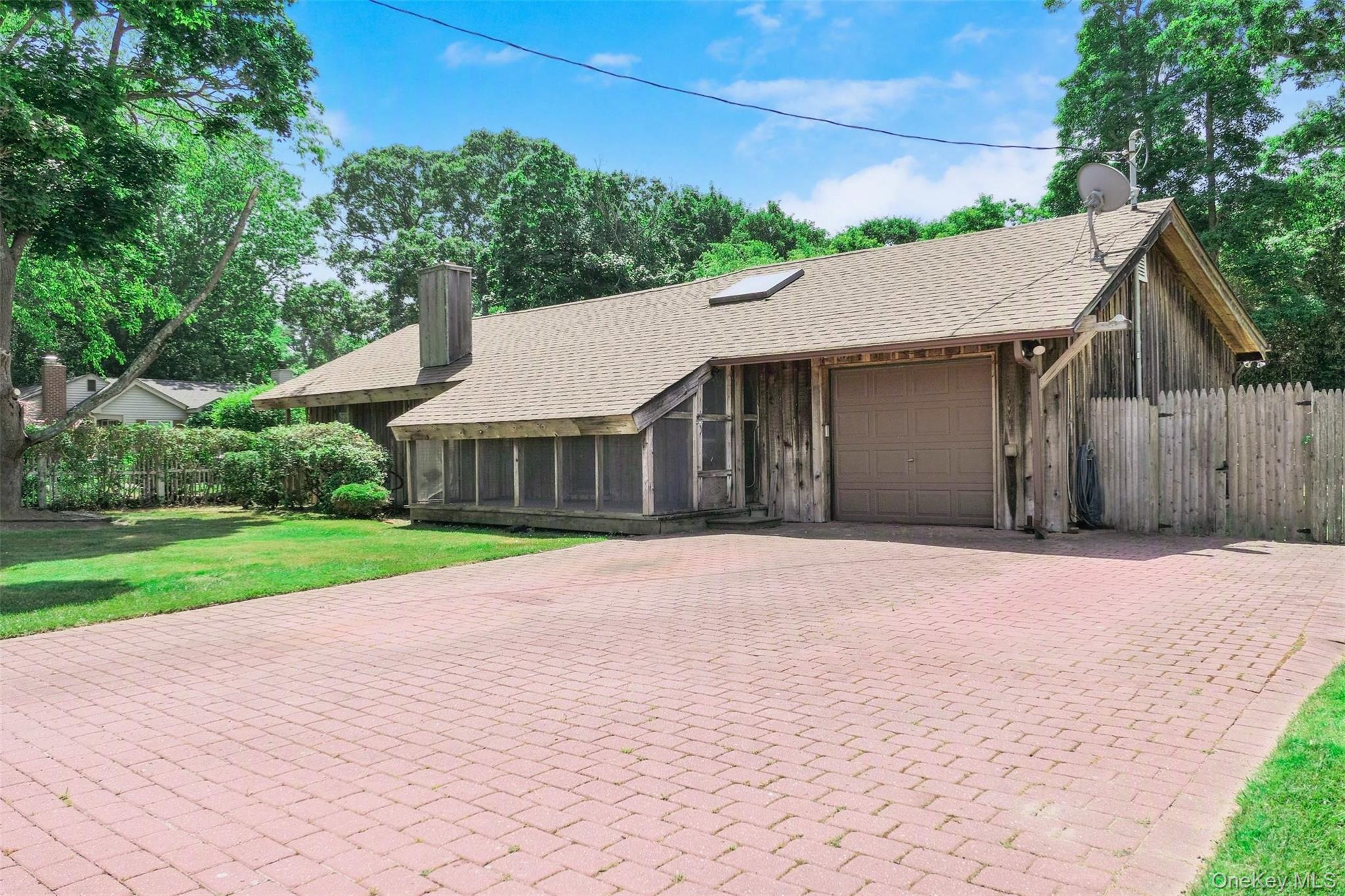 12 Clover Lane Property Photo 2