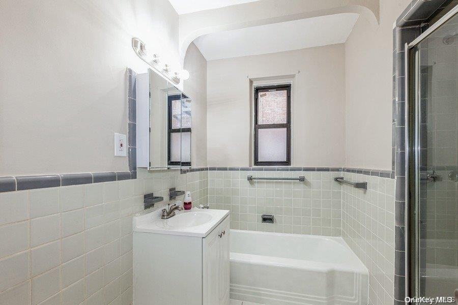 69-10 Yellowstone Boulevard 202 Property Photo 7