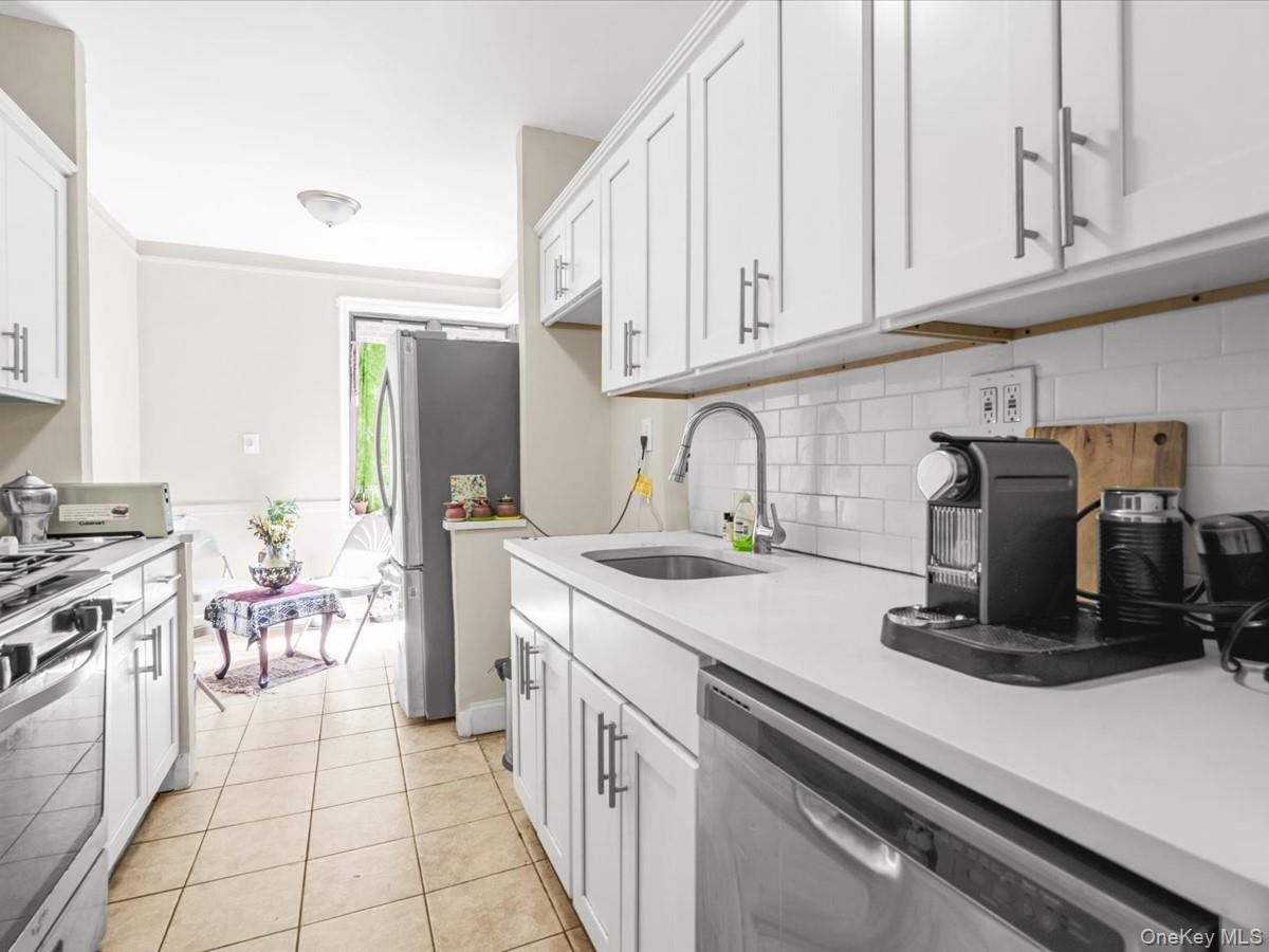 69-10 Yellowstone Boulevard 202 Property Photo 12